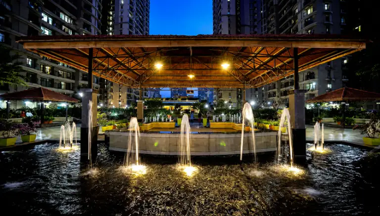 Fountain Plaza
